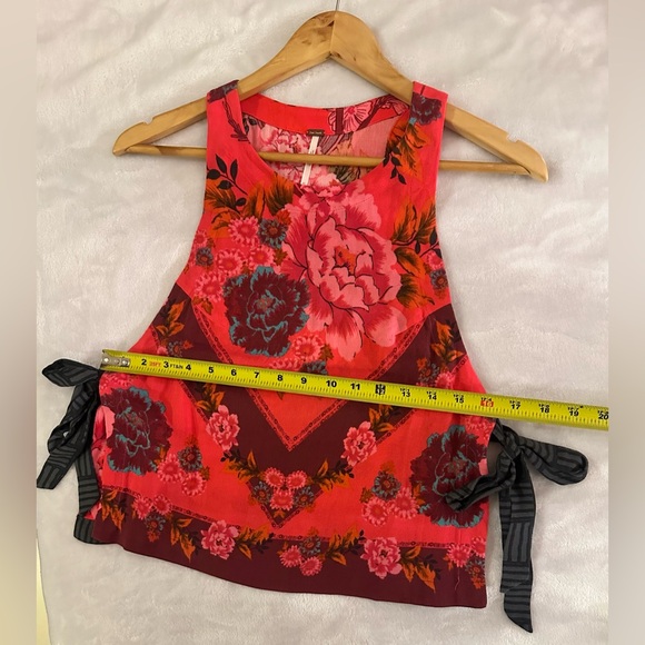 Free people XS sleeveless side tie floral blouse. Excellent condition - Picture 9 of 9